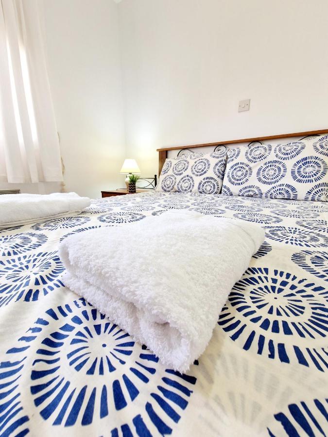 Emma'S Place, 2 Bedroom Apartment With Pool View Πάφος Εξωτερικό φωτογραφία